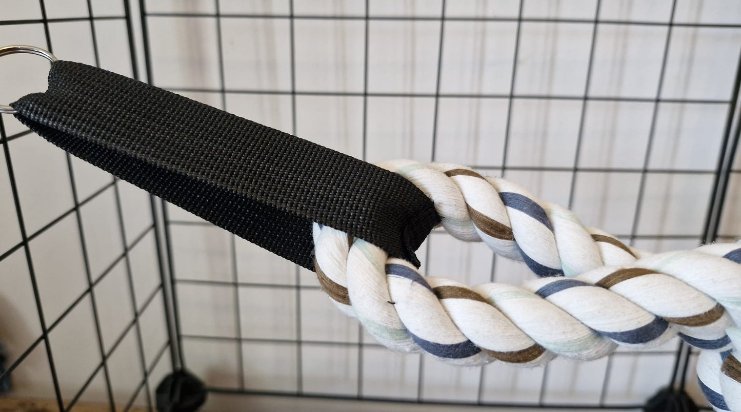 Double knot rope with attachment straps. Climbing aid