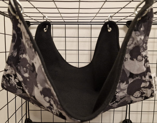 Mischief Made fleece lined single saddle hammock - Camo skulls