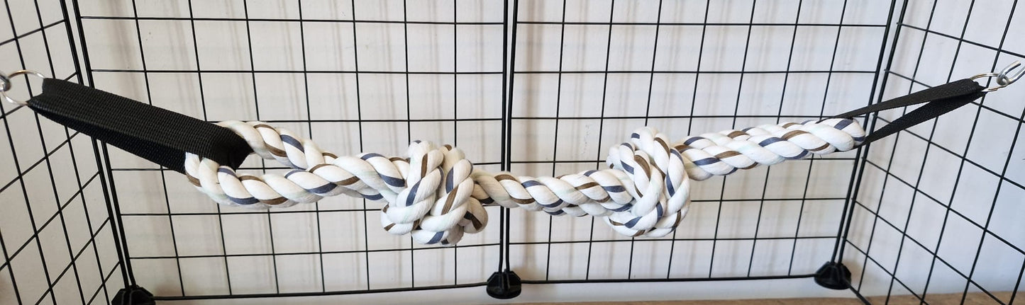 Double knot rope with attachment straps. Climbing aid