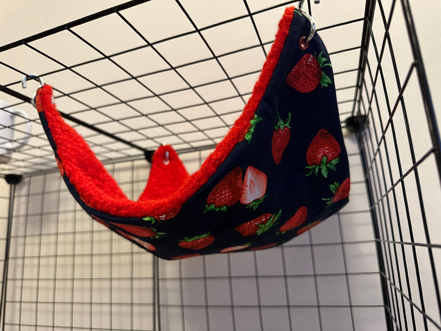 Mischief Made fleece lined single saddle hammock - Strawberry boule