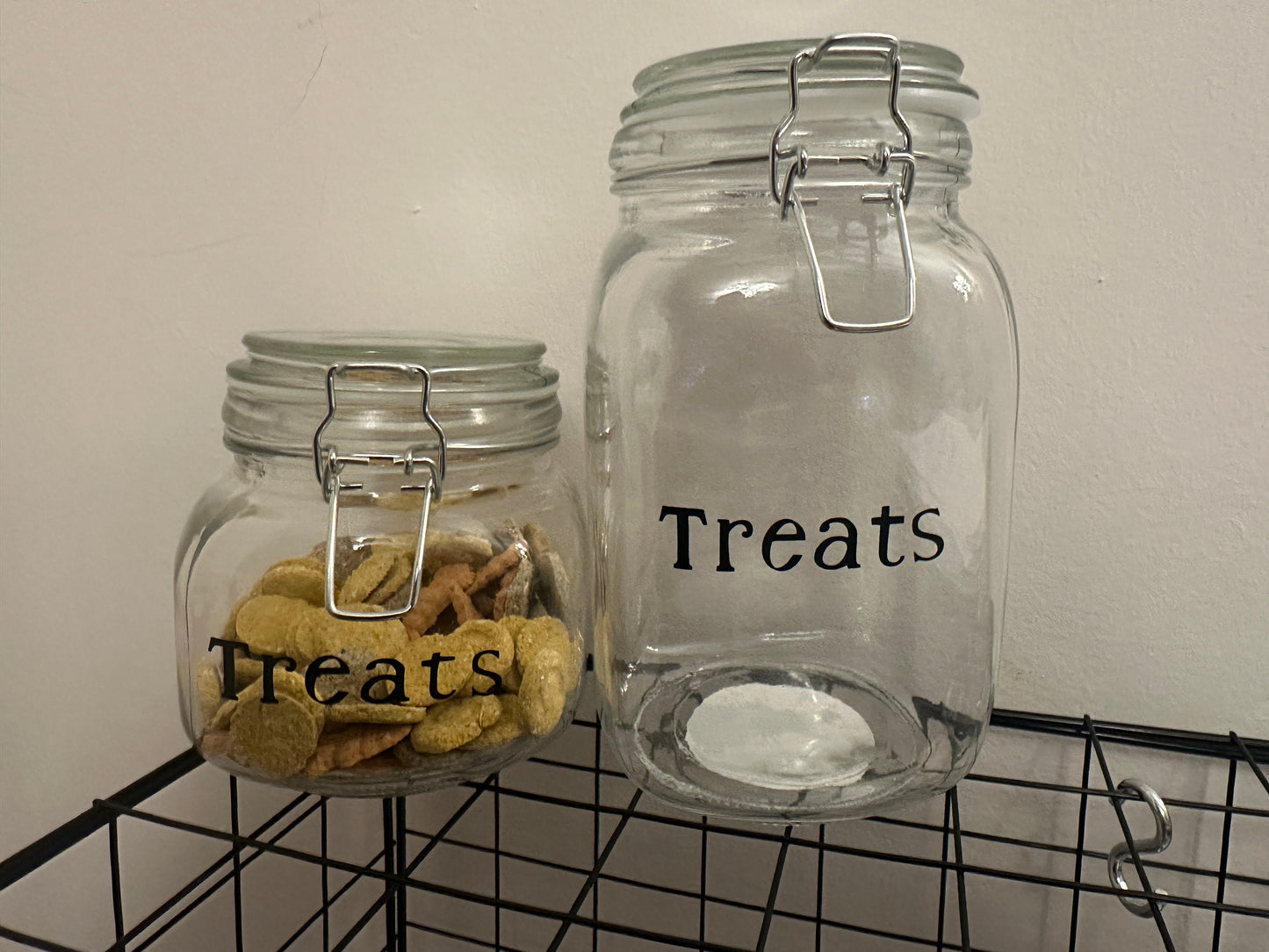 Treat jar air tight seal with pet-proof mechanism